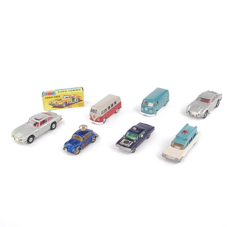 CORGI. Leksaksbilar 8 st, bla "Aston Martin DB5 270". James Bond 007 och Corvette i origin