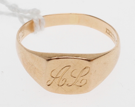 KLACKRING, 18k guld, vikt ca 5 gram.
