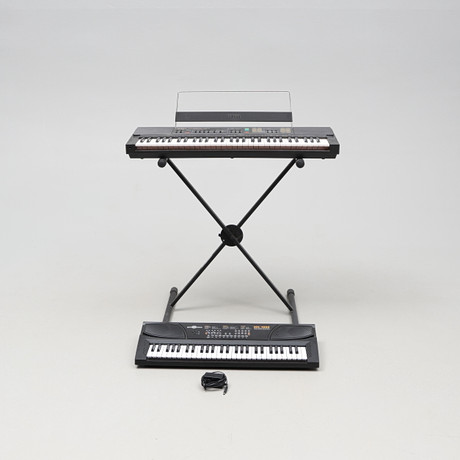 KEYBOARD. 2 st. Samlarföremål - Musikinstrument - Auctionet