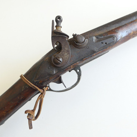 FLINTLOCK RIFLE. Weapons & Militaria - Guns & Rifles - Auctionet