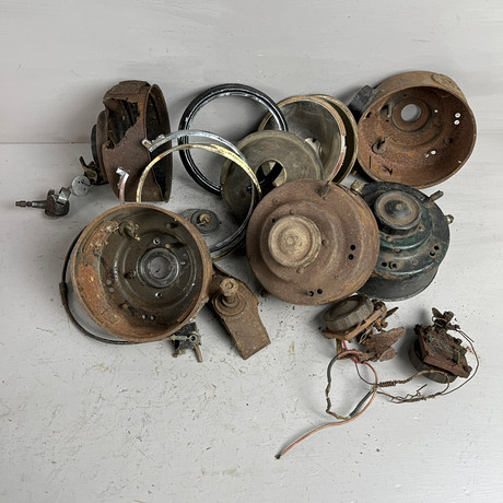 BOSCH, delar till framlykta, "Sillburk". TS150, 1930-tal, Tyskland., såld på svensk auktion för 9 589 kr