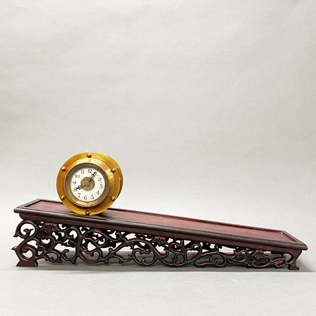 REPRODUCTION GRAVITY CLOCK. Clocks & Watches - Mantel clocks - Auctionet