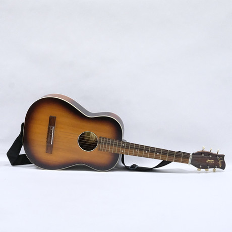 BERTONE. ACOUSTIC GUITAR. Miscellaneous - Musical instruments - Auctionet