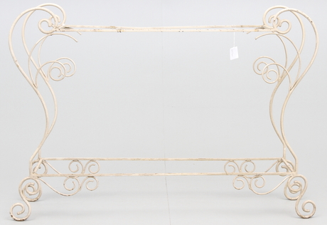 BLOMSTERSTÄLL, vit smide, 1900 talets första hälft.