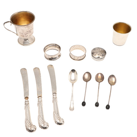 A SMALL MIXED LOT OF SILVER. Silver & Metals - Silver - Auctionet