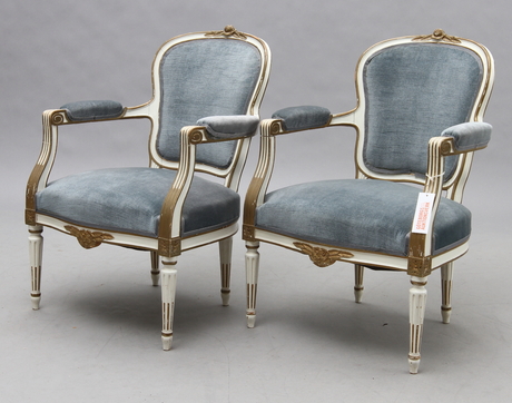 KARMSTOLAR, ett par. Gustaviansk stil, 1900-tal.