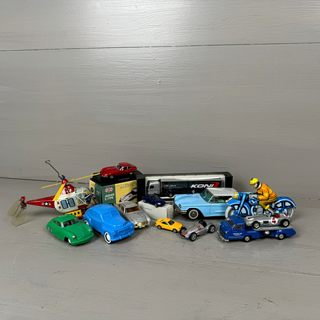 MODELLFORDON, Bl.a ASTON MARTIN, MERCEDES, 12 Delar.
