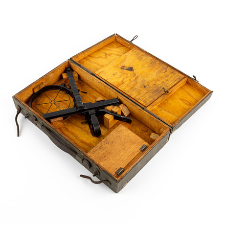 AIMING EQUIPMENT IN BOX, Anti-Aircraft Sight, Machine Gun 36. Weapons ...