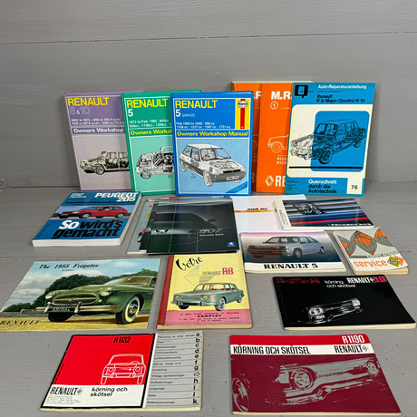RENAULT & PEUGEOT LITTERATUR, parti, ca 18 delar,1950-2000-tal.