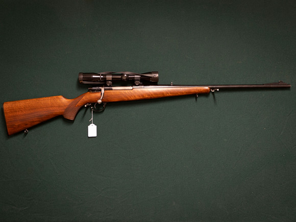 Husqvarna 1600 kaliber 30-06. Tillv.nr. 295647.