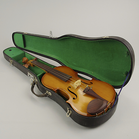 VIOLIN IN BOX, Parrot. Collectables - Musical instruments - Auctionet