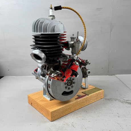 HUSQVARNA, undervisningsmotor, 1950-tal., såld på svensk auktion för 10 000 kr