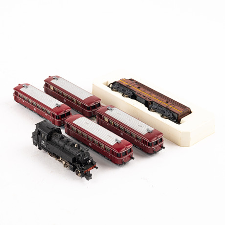 MINITRIX 2 railbuses with trailer, tank locomotive and American diesel ...