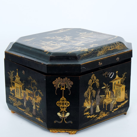 TEA BOX, lacquer with tin insert. Qing Dynasty, Canton, 19th century ...
