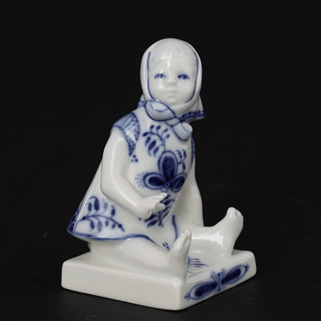 HANNE VARMING ( 1939-). The figure, seated girl, “Musselmalet”, model ...