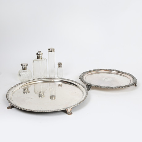 TWO SILVER TOPPED AND GLASS BOTTLES TWO SILVER PLATED EXAMPLES, AND TWO ...