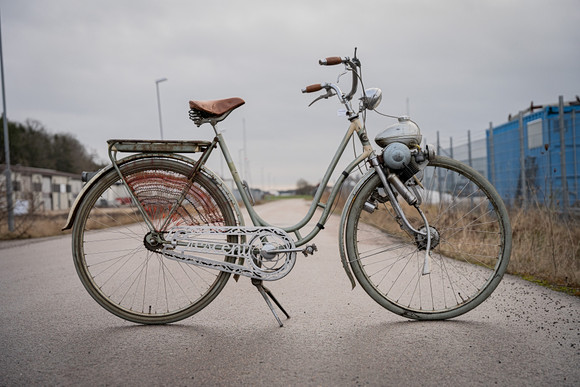 berini-trampcykel-crescent-med-p-h-ngsmotor-ca1953-fordon-b-tar