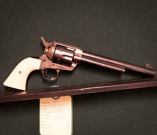 Colt 1873 Kaliber 44-40 Tillv.nr. 351596. Licensvapen - Revolvrar ...