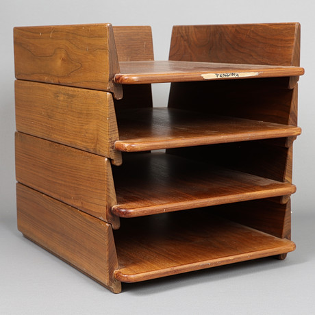 A 20TH CENTURY TEAK STACKING LETTER RACK. Furniture - Other - Auctionet