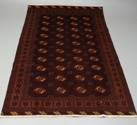 MATTA, Turkmen, ca 281 x 201 cm.