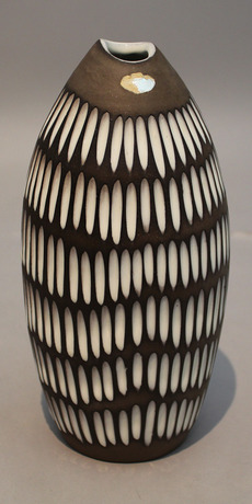 ANNA-LISA THOMSON. VAS, stengods, Uppsala-Ekeby.
