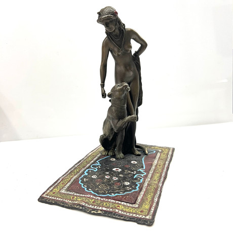 FRANZ XAVIER BERGMAN (1861-1936). Figur av en ung man med en panter på mattan, polykrom brons.