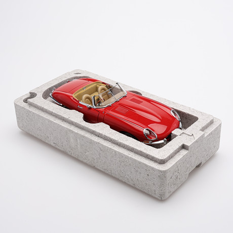 MODELLBIL, JAGUAR E-TYPE, SERIES 1 ROADSTER, AUTOART, 1:18.