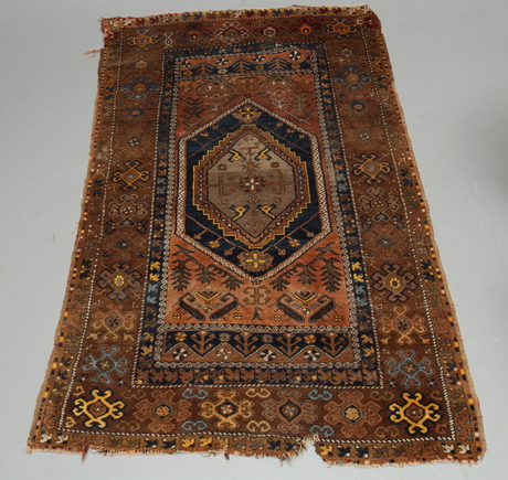 MATTA, orientalisk, antik. 188 x 117 cm.