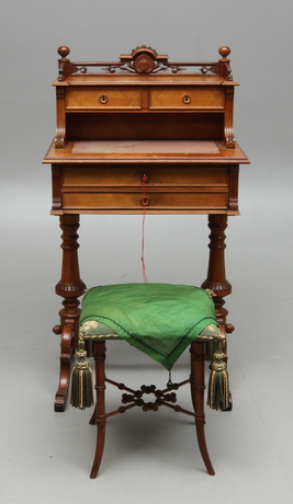 DAMARBETSBORD och PALL, nyrenässans, 1800-tal.