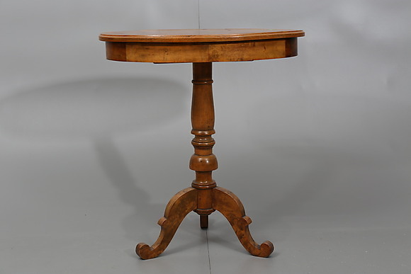 PILLAR TABLE, hardwood, fourth quarter of the 19th century. Furniture ...