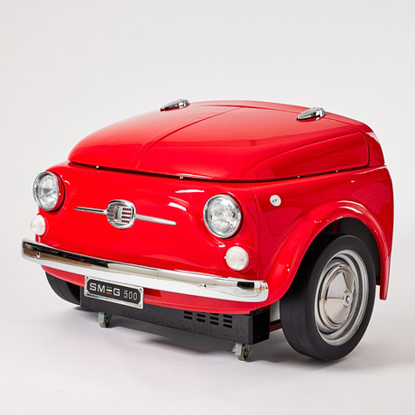 SMEG. Minibar, i form av en Fiat 500, rödlackerat stål, glas och krom.