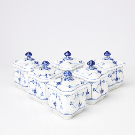 ROYAL COPENHAGEN. Boxes with lid, 6 pcs, “Musselmalet”, porcelain ...