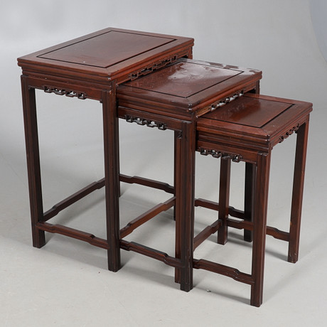 A NEST OF THREE CHINESE HARDWOOD TABLES. Furniture - Tables - Auctionet