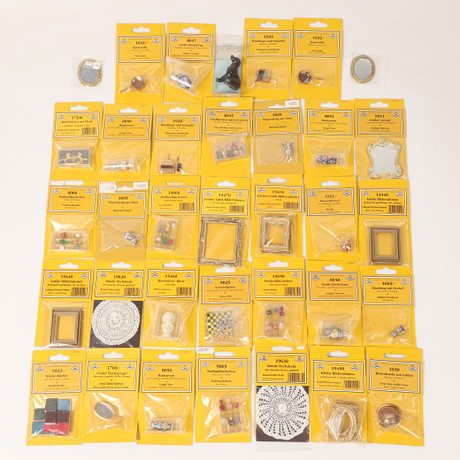 DOCK OR VIEWING CABINET MINIATURES, 35 packs, Mini Mundus, Germany ...