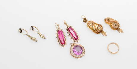 SMYCKEN, 8 delar 14k guld, ca 27 gram.