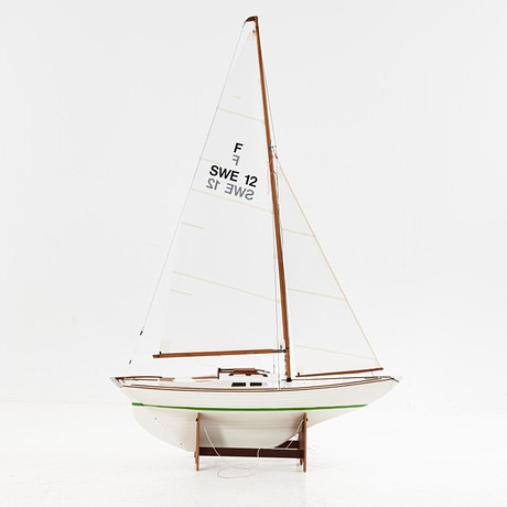 SEGELBÅT, radiostyrd, tävlingsmodell för radiosegling, handgjord i trä ...
