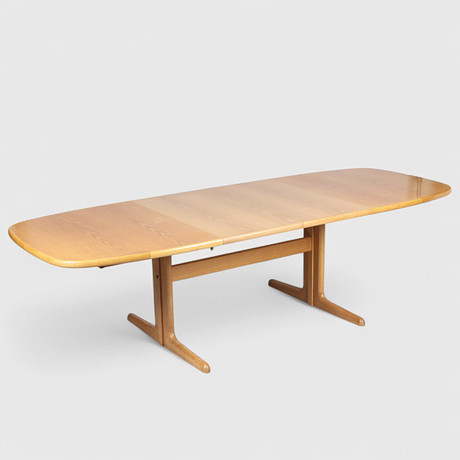 DANSK DESIGN. Dining table made of oak wood with two underlying ...