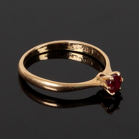RING, 18k guld, med röd sten. 1900-tal. Smycken & Ädelstenar - Ringar ...