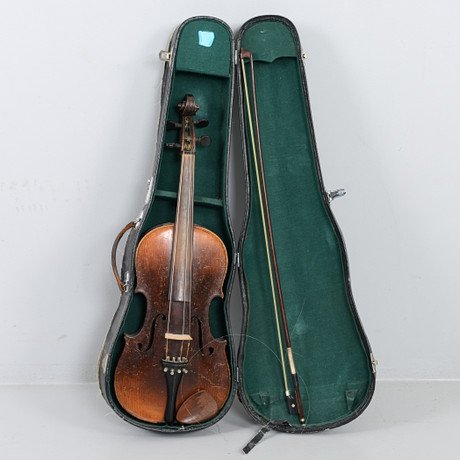 FIOL, äldre med stråke. Samlarföremål - Musikinstrument - Auctionet