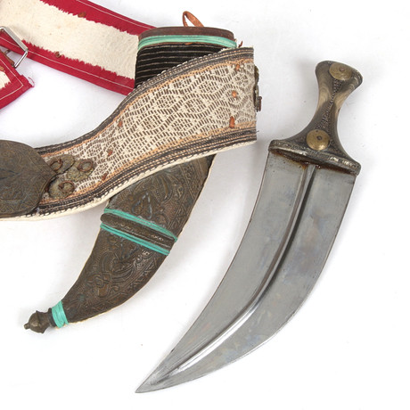 A Jambiya dagger with belt, Middle East, 20th century. Weapons ...