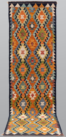 ORIENTMATTA. Kelim Klassisk design gallerimodell, 294 x 83 cm. på auktion hos Gomér & Andersson Nyköping
