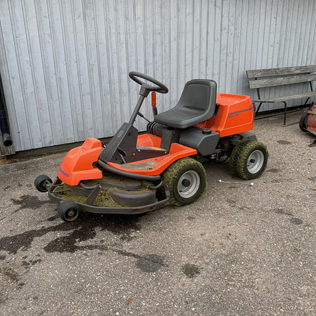 ÅKGRÄSKLIPPARE, med uppsamlare, Husqvarna "Rider 11".
