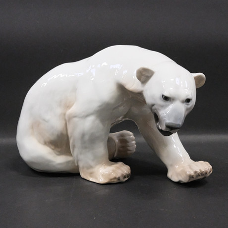 □PolarBear□Knud Kyhn◇２１×３６◇B&G・ＲＣ◇ KNUD KYHN. Polar bear with seal, Royal Copenhagen model 1108