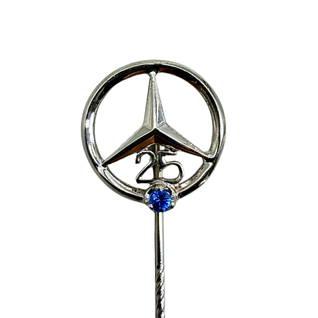 835 SILVERNÅL MED BLÅ SAFIR, 25 ÅR MERCEDES-BENZ.