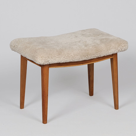 Der Hocker - Hocker mit Lammfell und Teakholz. Dänemark. Möbel ...