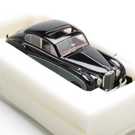 MODELLBIL, 18035 Jaguar MK8 NEO Scale Models 1:18.