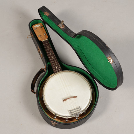 A CASED DICK BARRIE BANJOLELE. Collectables - Musical instruments ...