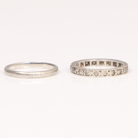 TWO WHITE METAL RINGS, 20TH CENTURY (2). Jewellery & Gemstones - Rings ...
