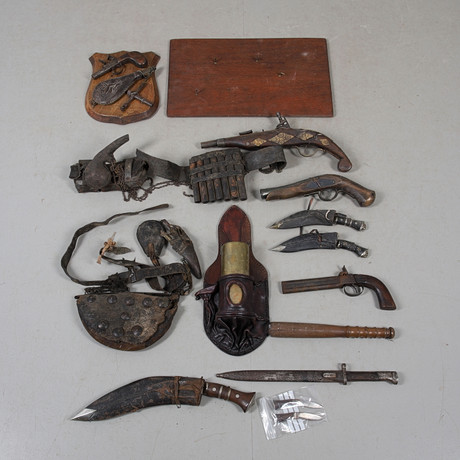 MIXED LOT OF MILITARIA RELATED ITEMS. Weapons & Militaria - Other ...