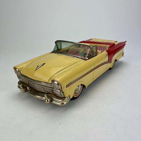 LEKSAKSBIL, litograferad plåt, Ford Fairlane 500, Sunliner, Friction, Bandai, Japan, 1950/60-tal., såld på svensk auktion för 3 054 kr